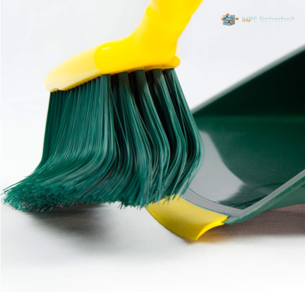 Kehrbesen mit schrägen Borsten